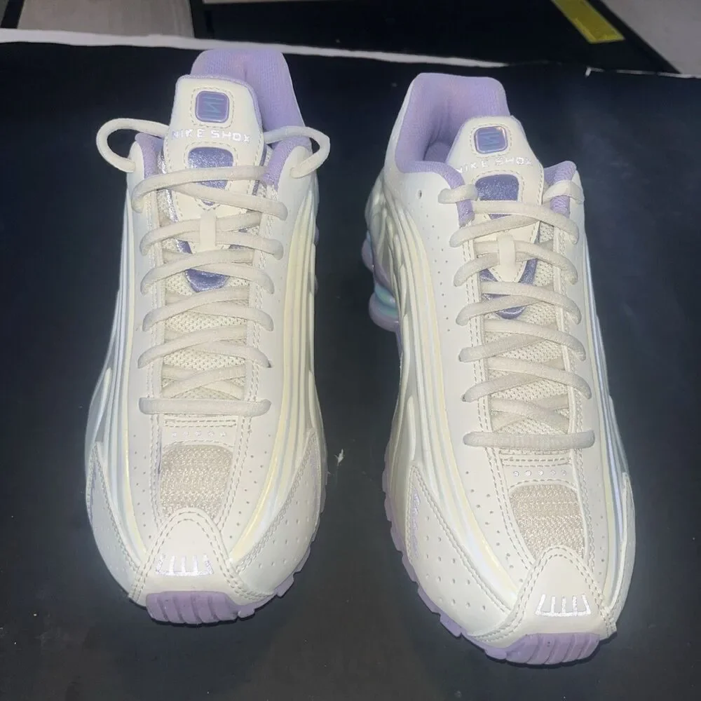 Ih4050-001 Nike Shox R4 Soft Pearl Hydrangeas Size 6.5